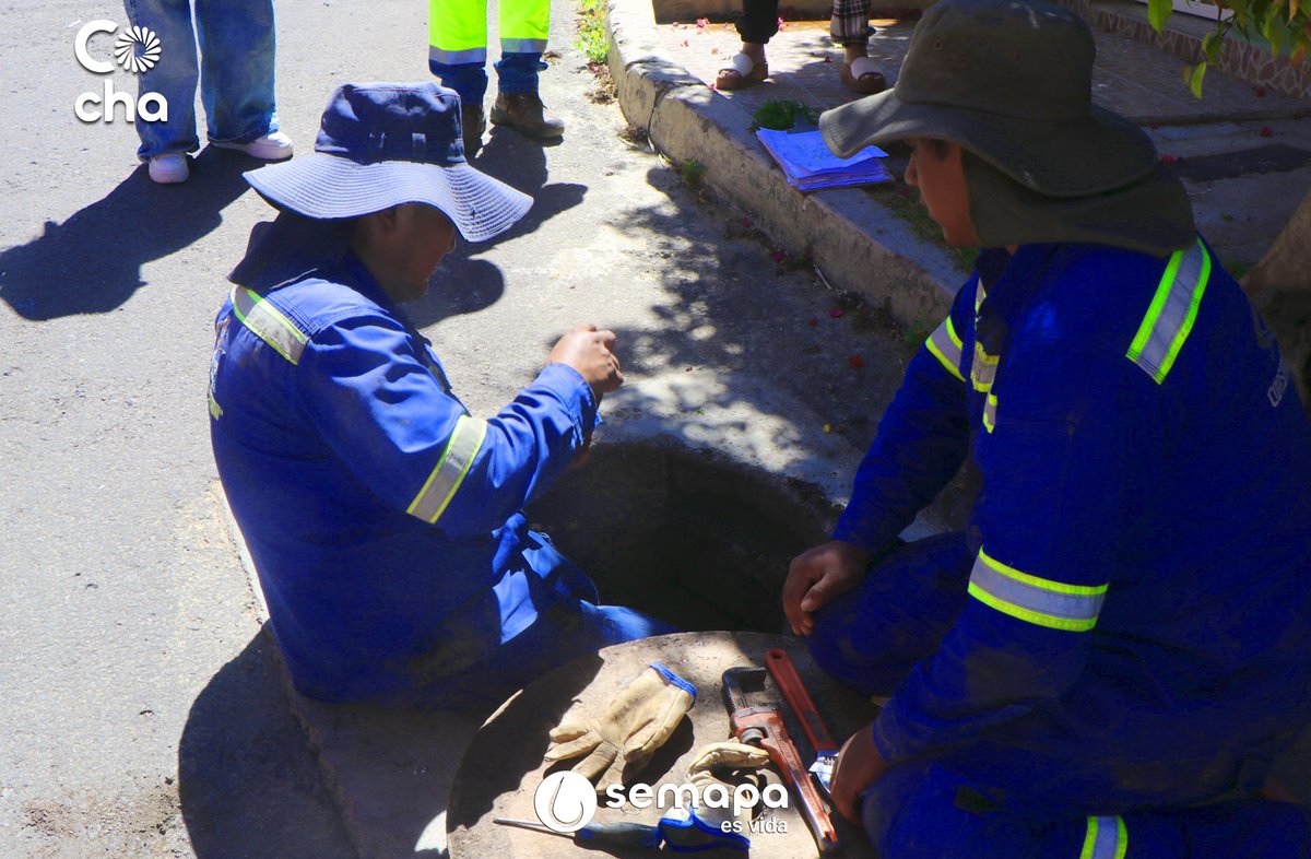 SemapaBo's tweet photo. 🚧MANTENIMIENTO DISTRIBUCIÓN - AGUA POTABLE 💧
#Semapa procede con trabajos de mantenimiento de purgas instaladas en la red de agua, esto para mejorar la presión y fluidez de la distribución.
📌Dirección: Urbanización Mirador
Trabajamos por ti💦 https://t.co/rv7InHE6pY