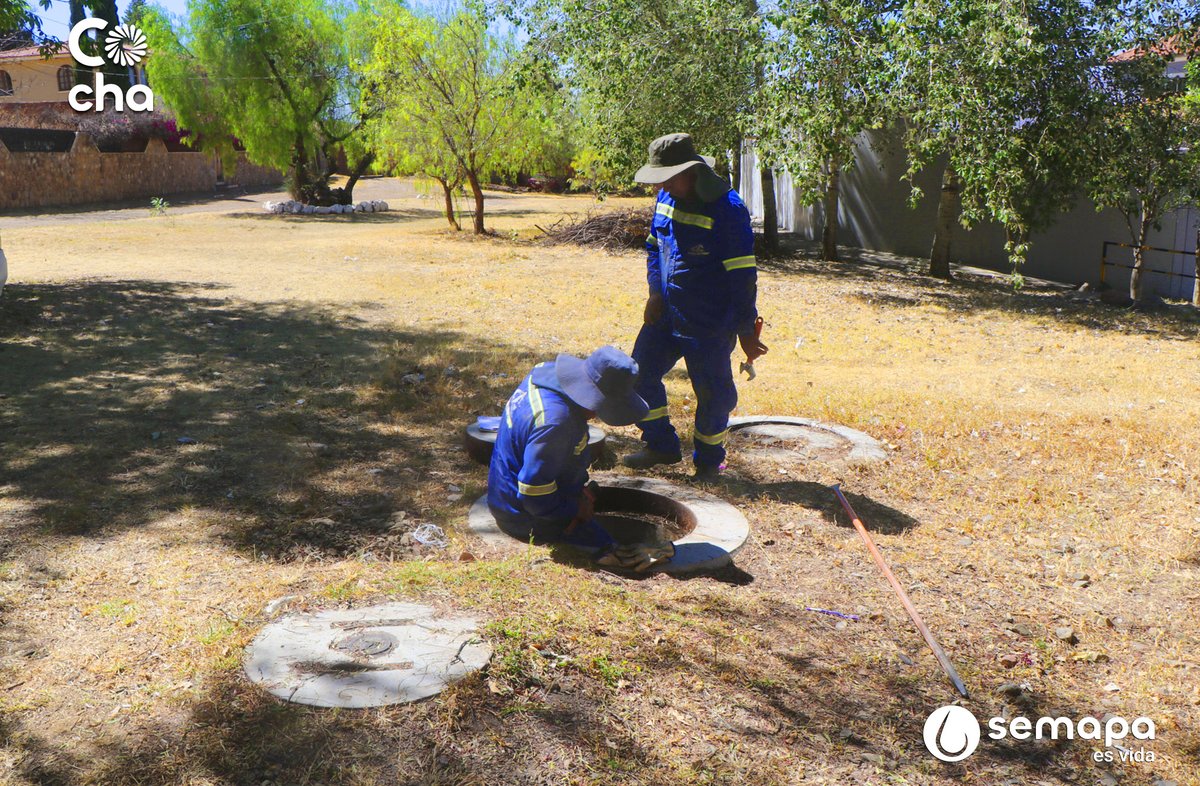 SemapaBo's tweet photo. 🚧MANTENIMIENTO DISTRIBUCIÓN - AGUA POTABLE 💧
#Semapa procede con trabajos de mantenimiento de purgas instaladas en la red de agua, esto para mejorar la presión y fluidez de la distribución.
📌Dirección: Urbanización Mirador
Trabajamos por ti💦 https://t.co/rv7InHE6pY
