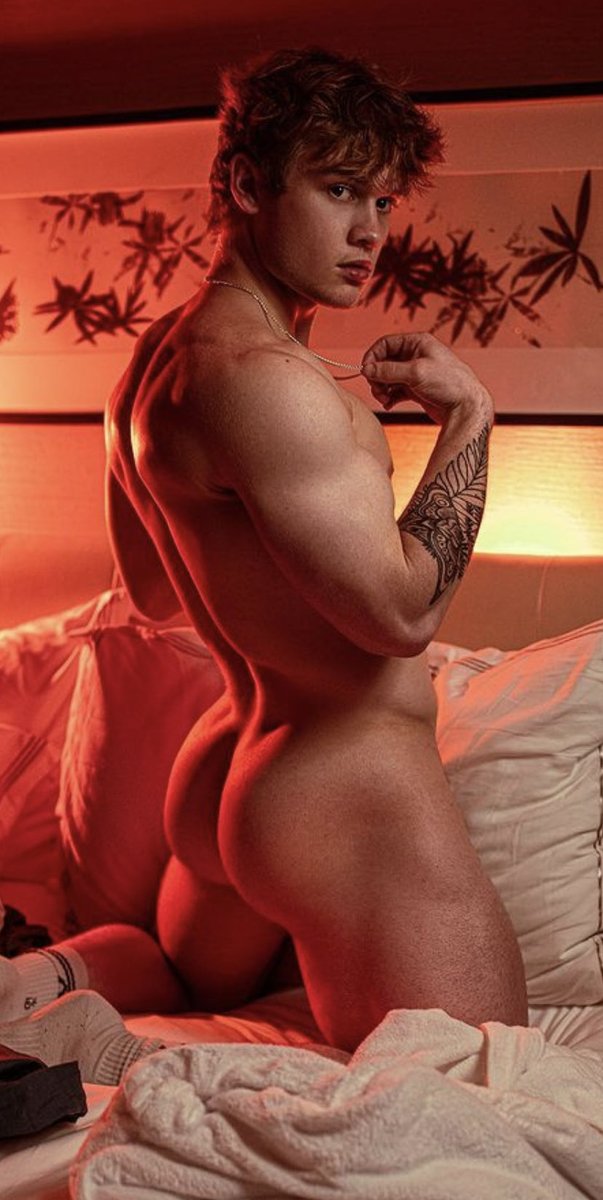 BigDicklatin2's tweet photo. This is the kind of shit I want to see, when I walk by the door and I live with my bro’s. https://t.co/TyW6WYpXza