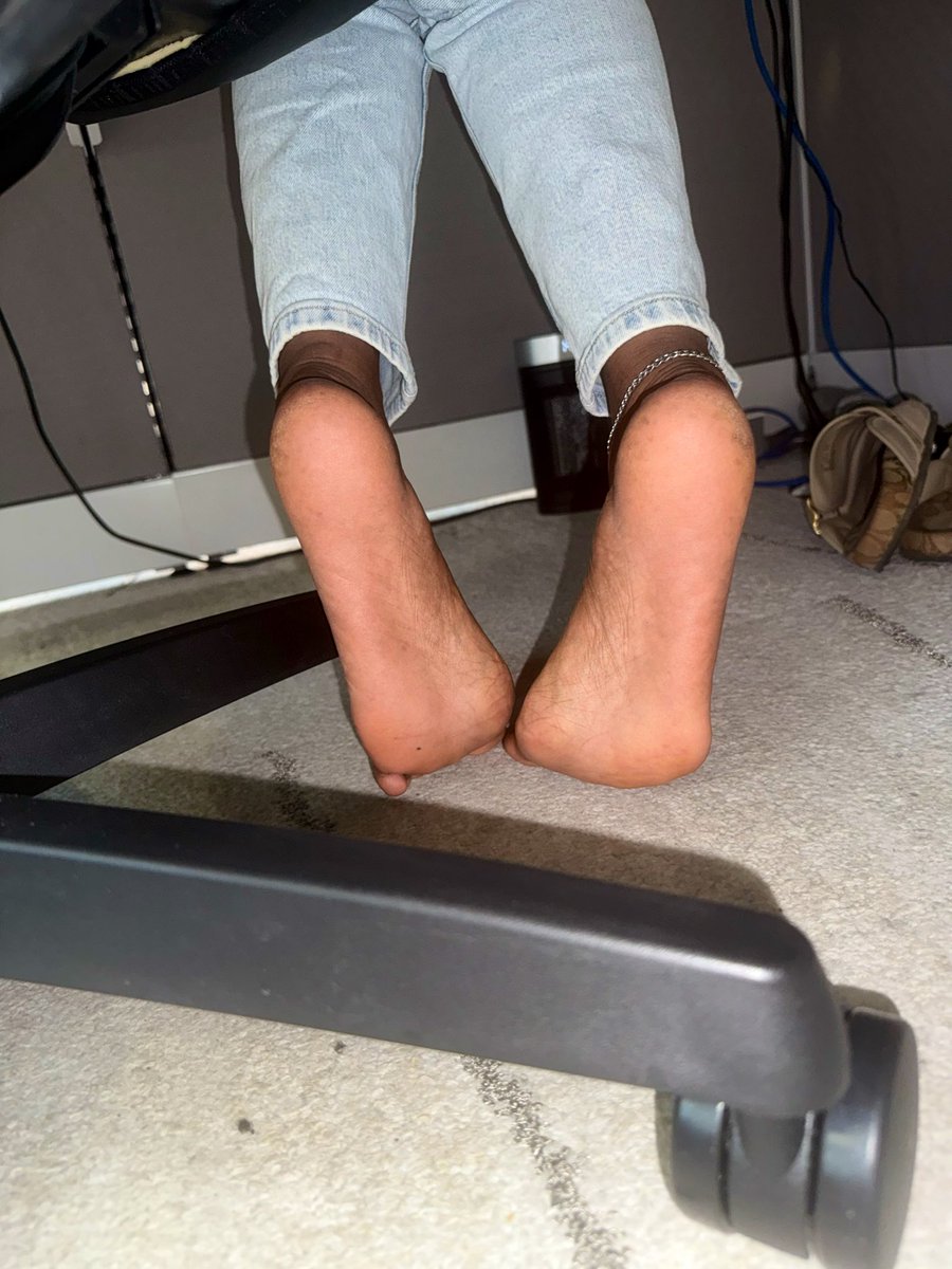 pediprintz's tweet photo. Are you feenin yet ?? 👣🫦

#pedicurecontent #fyp https://t.co/7gojXvamgi