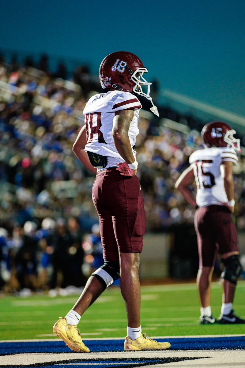 MalachiD_Allen's tweet photo. 6’4
185lbs
6’7” wingspan
4.5 40
20MPH top speed
4 D1 🅾️s
1 P4
Montana Commit
Unranked @Rivals athlete ready to ball with my bruddas on FNF cause that’s all that matter!! #ProtectTHEHouse https://t.co/Dj2repJslo