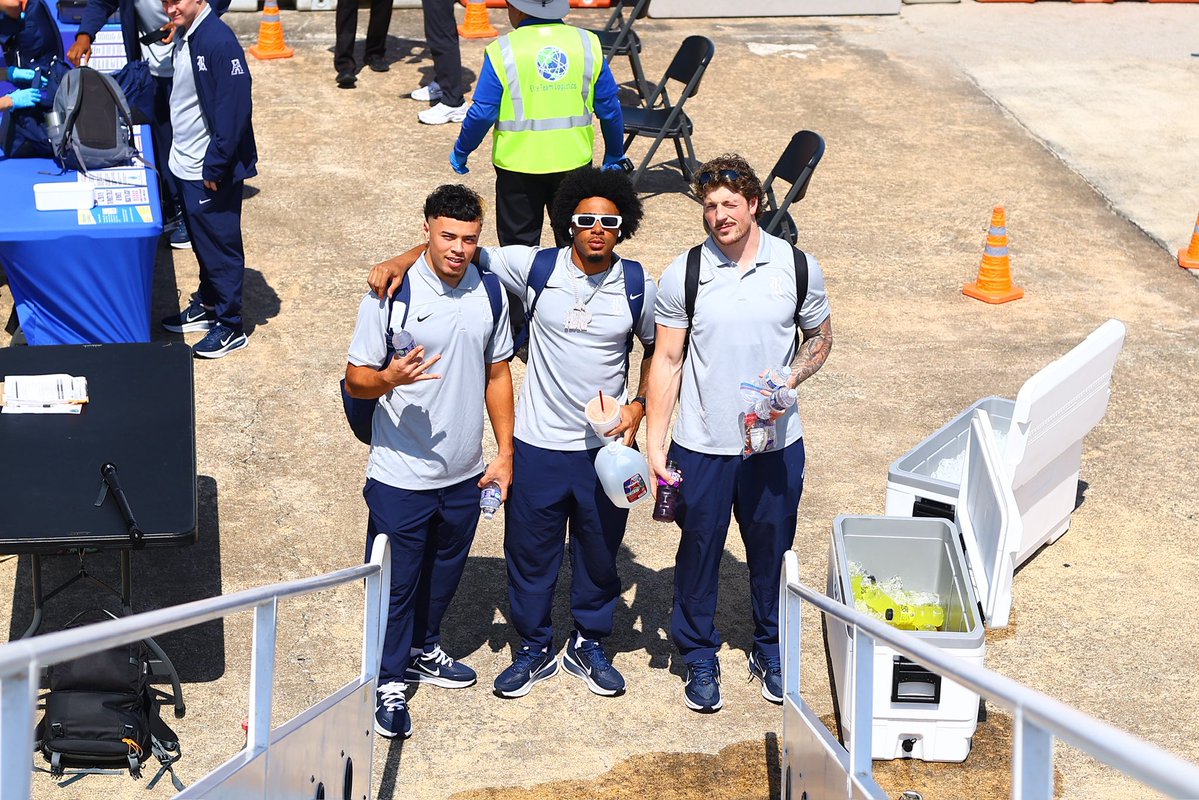 RiceFootball's tweet photo. Wheels Up 🛫 

#WE | #ReptheR https://t.co/Ak6Atv343s