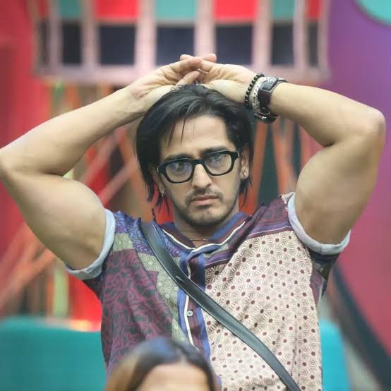 diva_yanshi's tweet photo. ( n/1 ) #QaziTouqeer single Handedly make #BiggBoss20 😹 worthy to watch and debatable.... doesn't matter whether he wins the show or not but he Revived the og #BiggBoss audience .... That's a revival for the show . After #BiggBoss13 big boss gonna make a huge impact. https://t.co/Rx4tIB6xrE