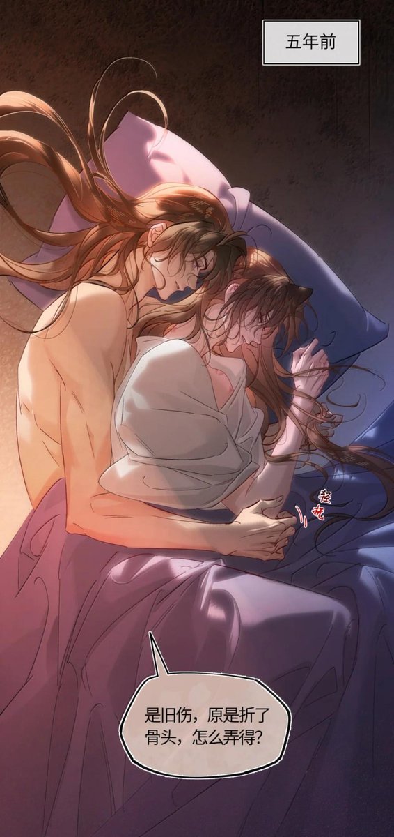 swordarray's tweet photo. they really are so beautiful though... sharing a pillow... susu's hand reaching to hold mumu's hand 😭 THEY WERE SO TENDER https://t.co/C9BarLEMEl