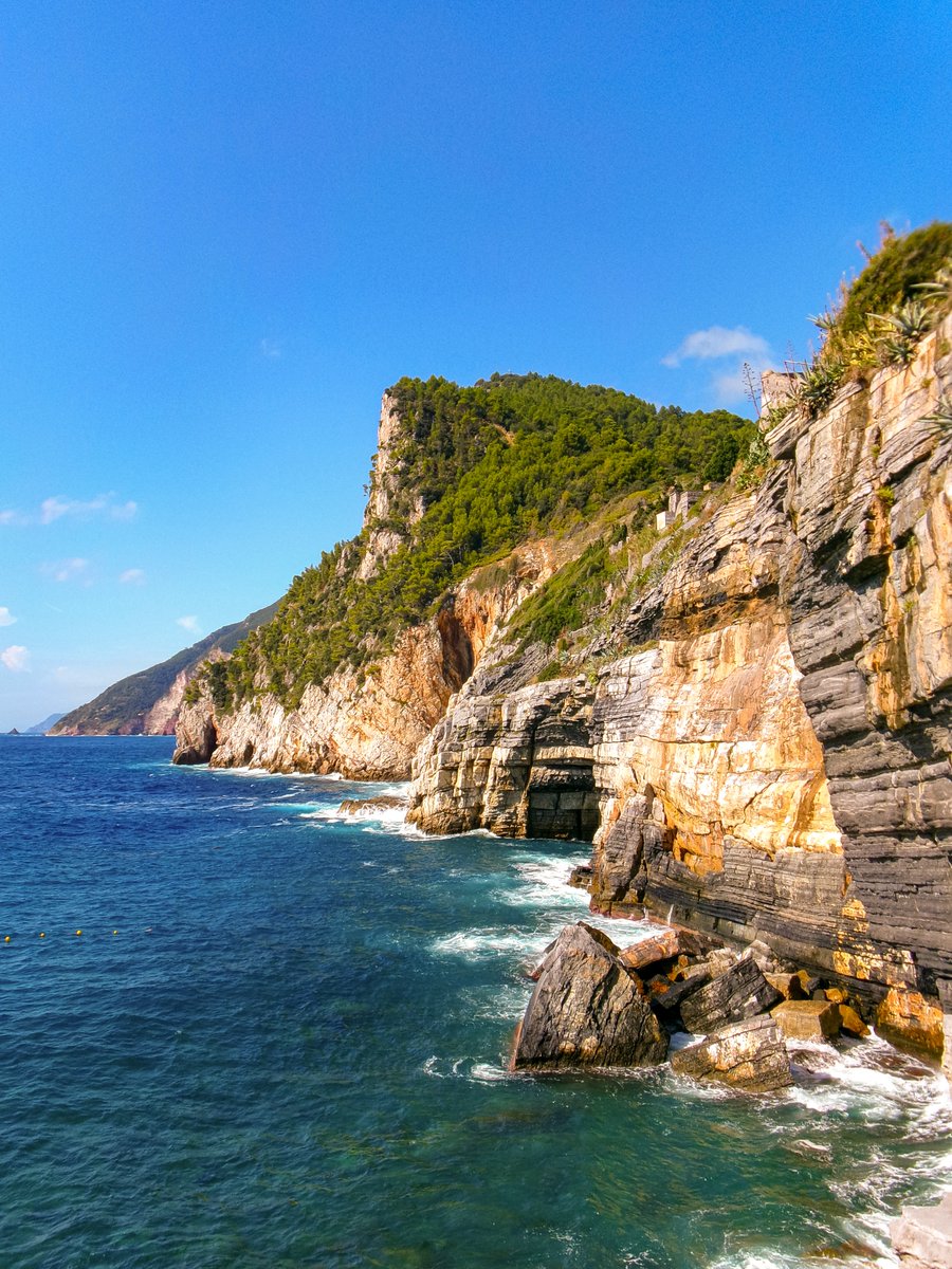 KODAKPIXPRO's tweet photo. Chasing coastal views in Portovenere 🌊☀️🇮🇹
.
.
.
.
📸 Photos: IG @peti.zlv
✨ Shot with KODAK PIXPRO FZ55
#KODAKPIXPRO #Photography #DigitalCamera #PointAndShoot #Italy https://t.co/g99zyvEmF8