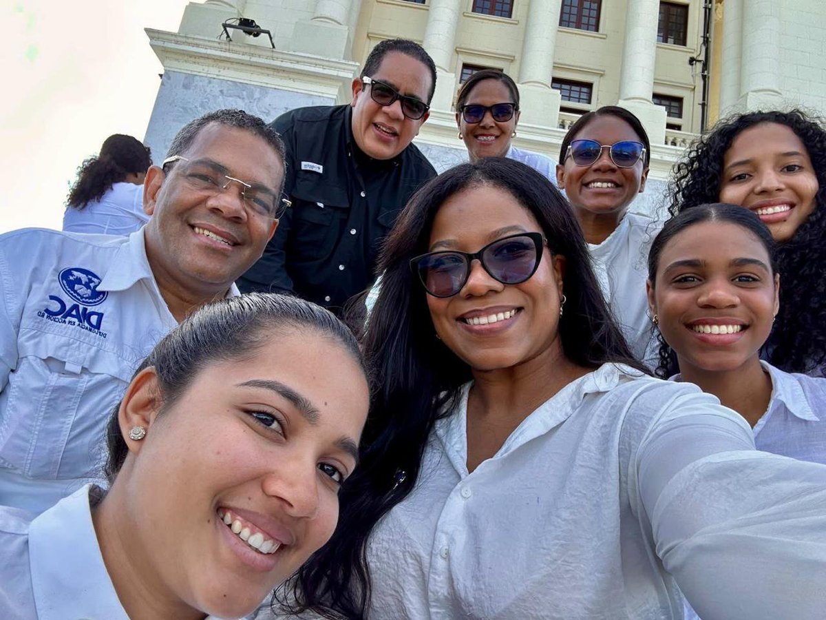DIAC_RD's tweet photo. RECORRIDO HISTÓRICO POR LA FRONTERA con estudiantes de Relaciones Internacionales y Diplomacia de diversas universidades, integrantes de la organización DIPLOMACIA EN ACCIÓN RD (DIAC-RD). @DIAC_RD @ElicFernandez @MarcosDominiciB #DiplomaciaProactica #DiacRD https://t.co/WyXgqOWrai