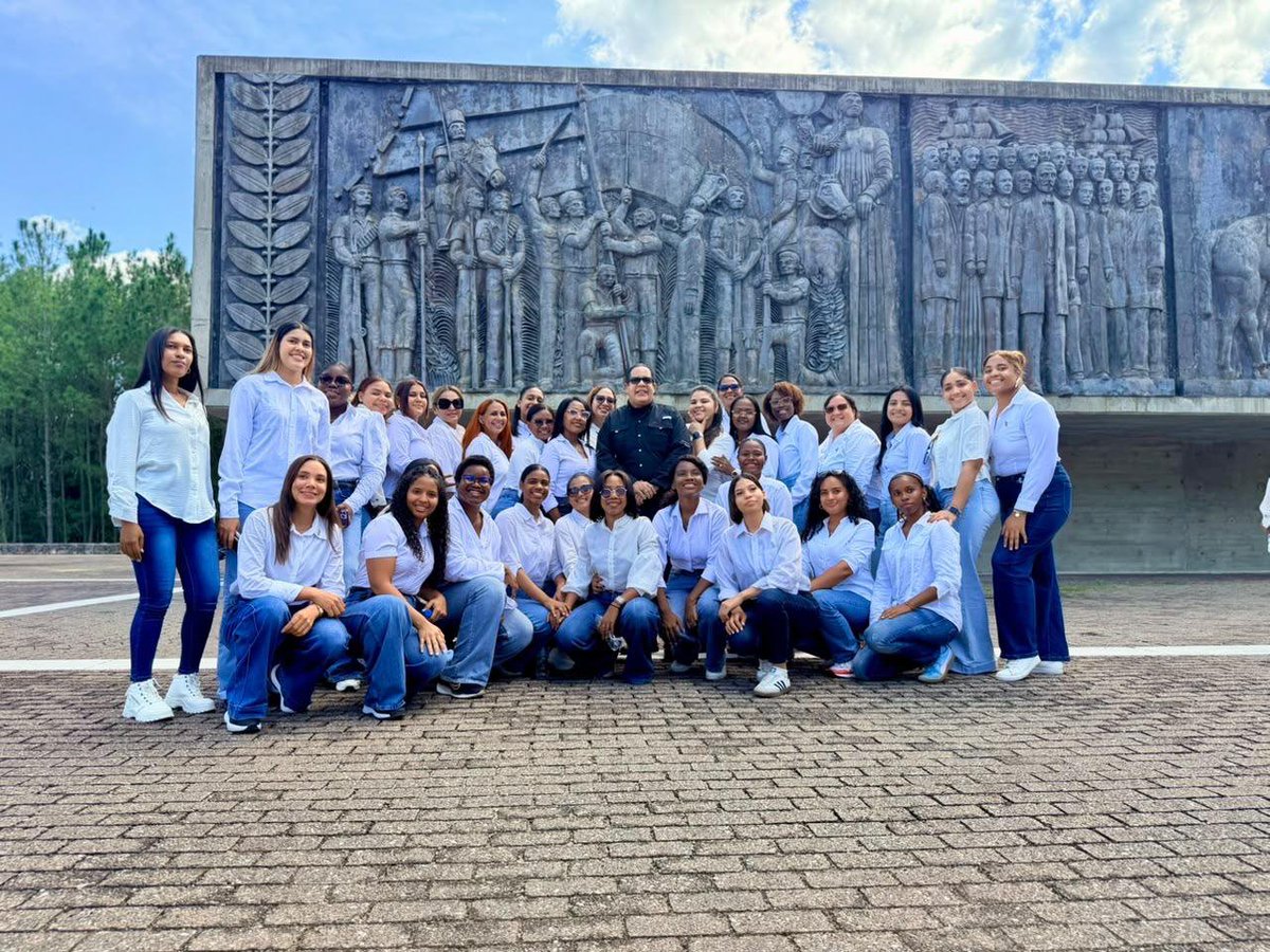 DIAC_RD's tweet photo. RECORRIDO HISTÓRICO POR LA FRONTERA con estudiantes de Relaciones Internacionales y Diplomacia de diversas universidades, integrantes de la organización DIPLOMACIA EN ACCIÓN RD (DIAC-RD). @DIAC_RD @ElicFernandez @MarcosDominiciB #DiplomaciaProactica #DiacRD https://t.co/WyXgqOWrai