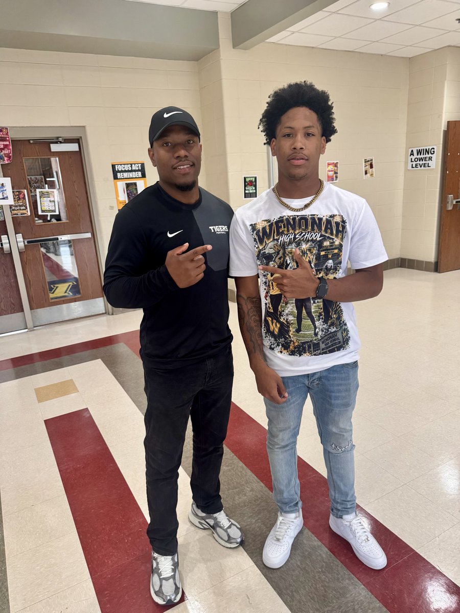 Zaytaylor2027_'s tweet photo. Thanks to @A8Nicholas for stopping by to see me today !! 💪🏼💪🏼 https://t.co/ZWvHIxoDO9