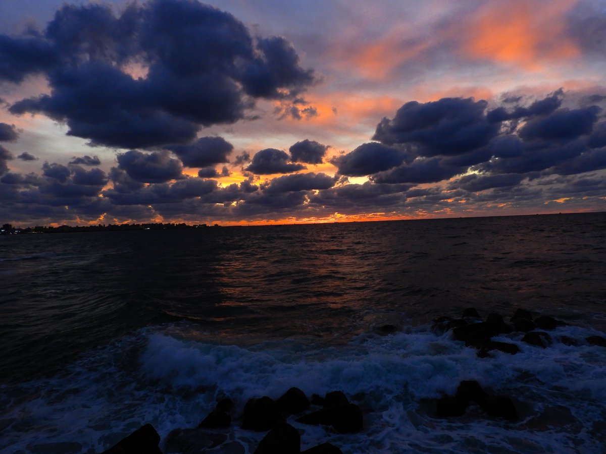 CODEX400's tweet photo. النظر إلى السماء شفاء ❤️ 
Today's sunset https://t.co/Ewcw2YaRMQ