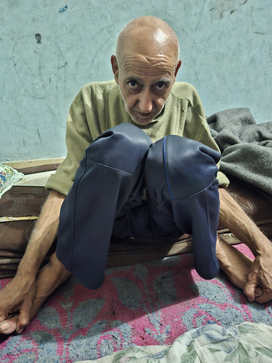 raneenmahm12857's tweet photo. I'm suffering 💔 My disabled father is in great pain. We are children, all my siblings are under 18. Who will take care of us? Who will take care of my father? Please don't leave us alone 😭😭 
https://t.co/gnGe4O8PsB https://t.co/2XRt8aLouD