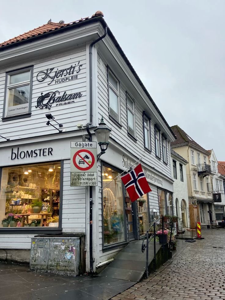 reminiscinbby's tweet photo. Bergen, Norway https://t.co/WWfQgvYMfg