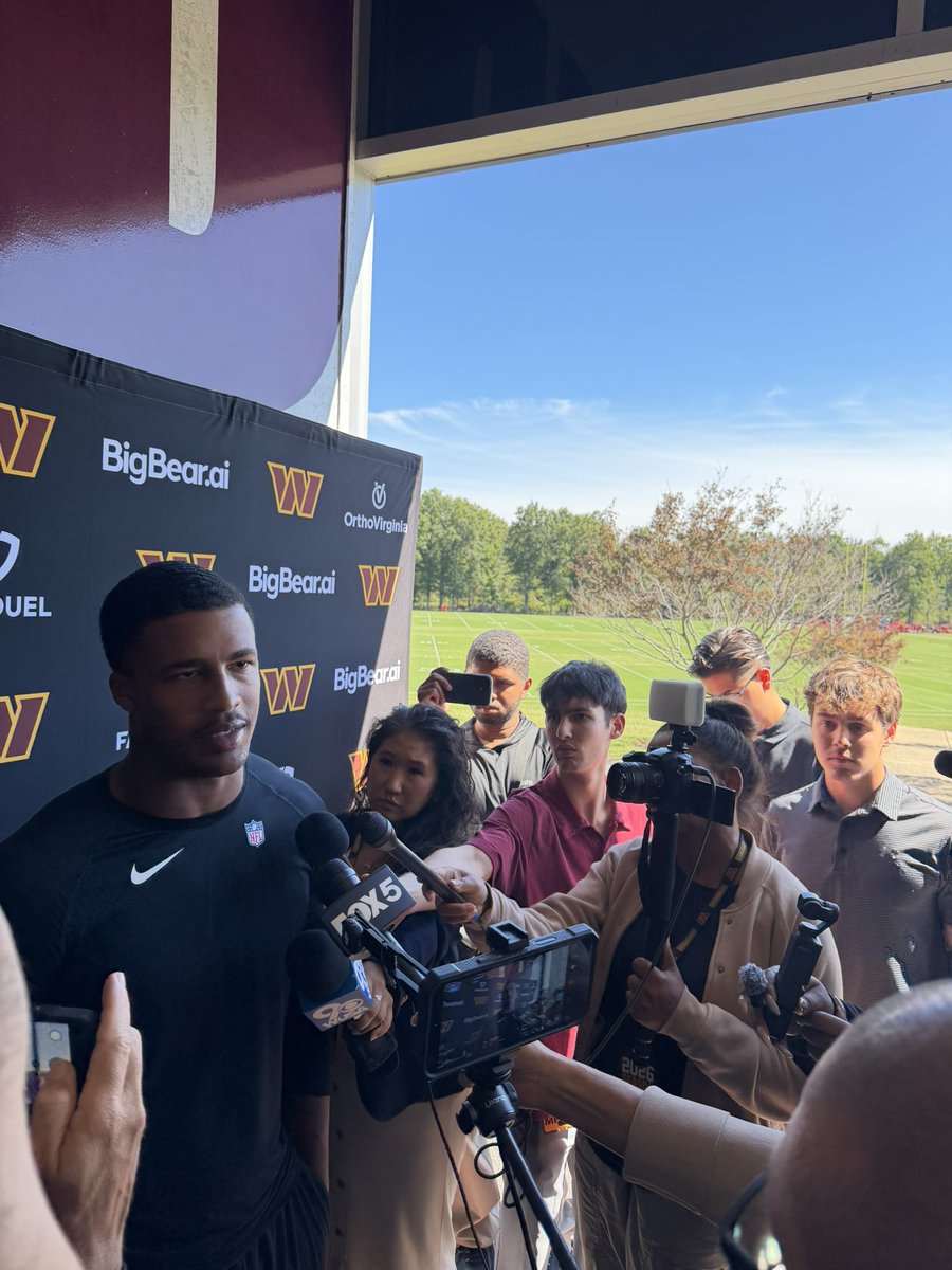 AlexFlumTV's tweet photo. Loved having my @merrillcollege sports broadcasting students at today’s @Commanders practice. They got real world experience reporting on the team and interviewing players. 

Huge thanks to @Wash_PR for making this happen again this year! https://t.co/PcWeC4tgDA