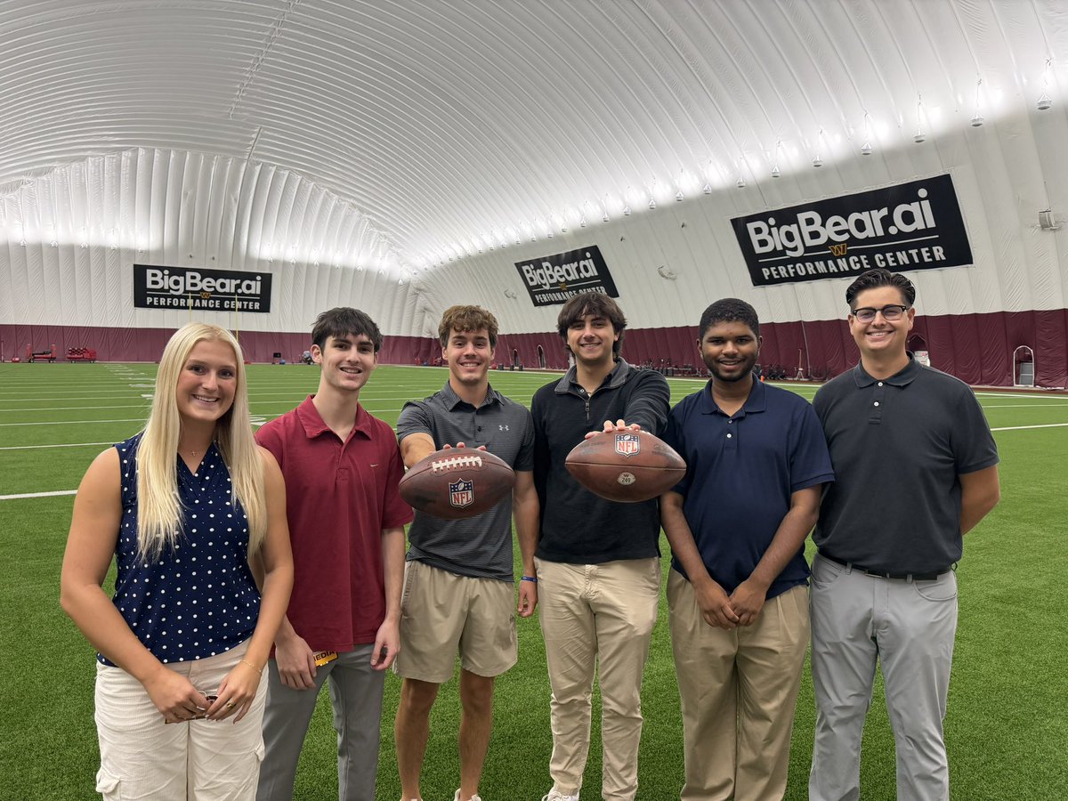 AlexFlumTV's tweet photo. Loved having my @merrillcollege sports broadcasting students at today’s @Commanders practice. They got real world experience reporting on the team and interviewing players. 

Huge thanks to @Wash_PR for making this happen again this year! https://t.co/PcWeC4tgDA