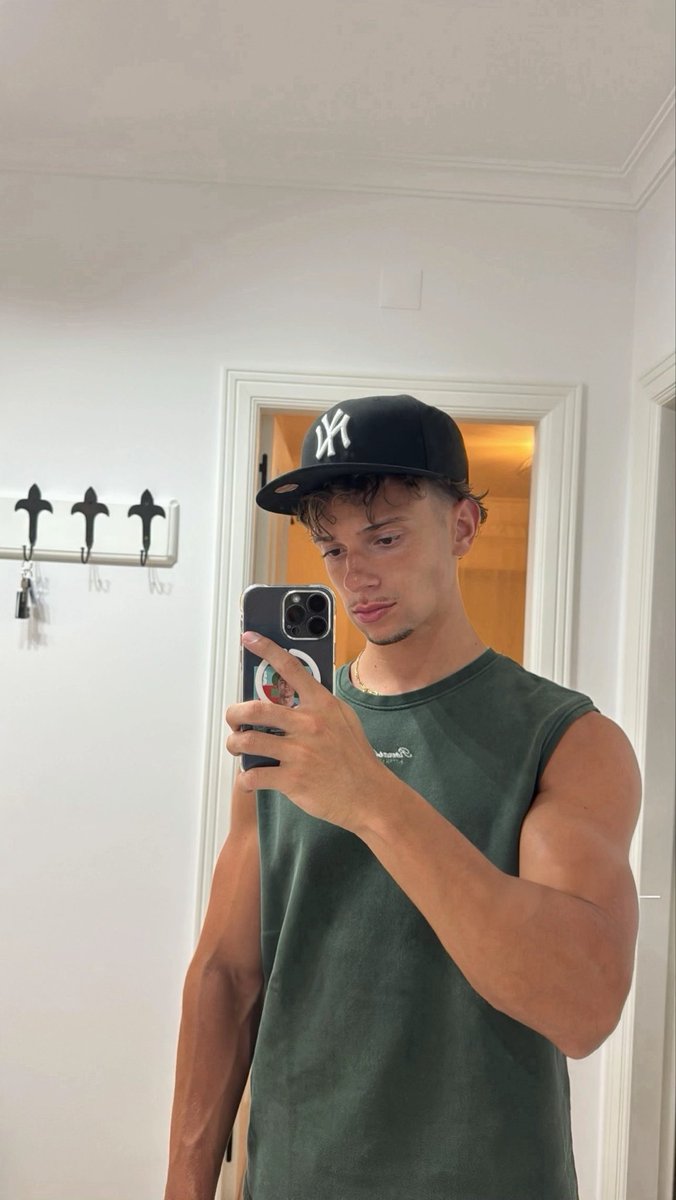 Rubssuv's tweet photo. Rt = Dm 🎁😈 https://t.co/cuCd8g0yuT