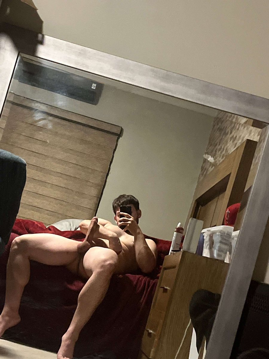 Chalezzz2's tweet photo. @maybeurgirllils You on top of me in front of the mirror https://t.co/P5IpP1EwBz