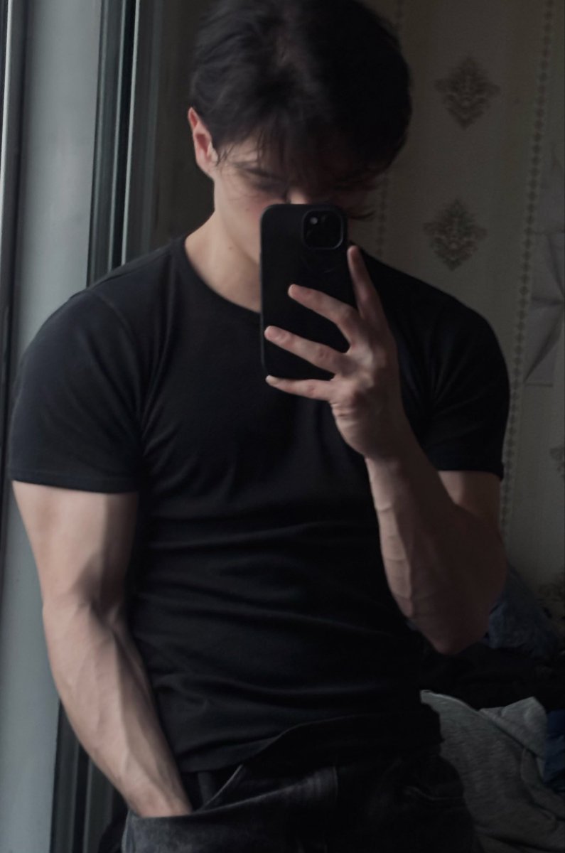 h4ssanzx's tweet photo. Jogador medio de roblox https://t.co/5qcJDeBHE5