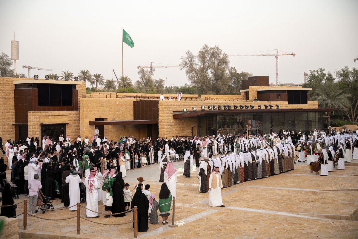DGDA_SA's tweet photo. في ختام احتفالات #اليوم_الوطني_السعودي، جمعت #الدرعية أبناء الوطن من مختلف مناطقه، في يومٍ عبّر عن فرحتهم بوطنهم واعتزازهم بإرثٍ يجمعهم على #عز_وعزوة. https://t.co/KJoRGYmgL5