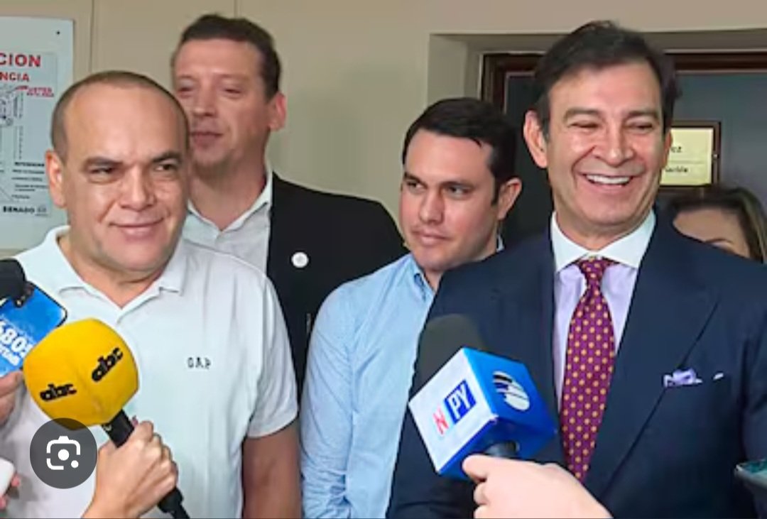 lucasnataloni's tweet photo. Sii si como no, el tipo no podía decir tres palabras juntas, no podia leer un párrafo, mucho menos utilizar términos juridcos,   pero les jodio durante años a todos los colorados q son tan bonachones e inocentes, Si si si como no https://t.co/oyXieIg6f2