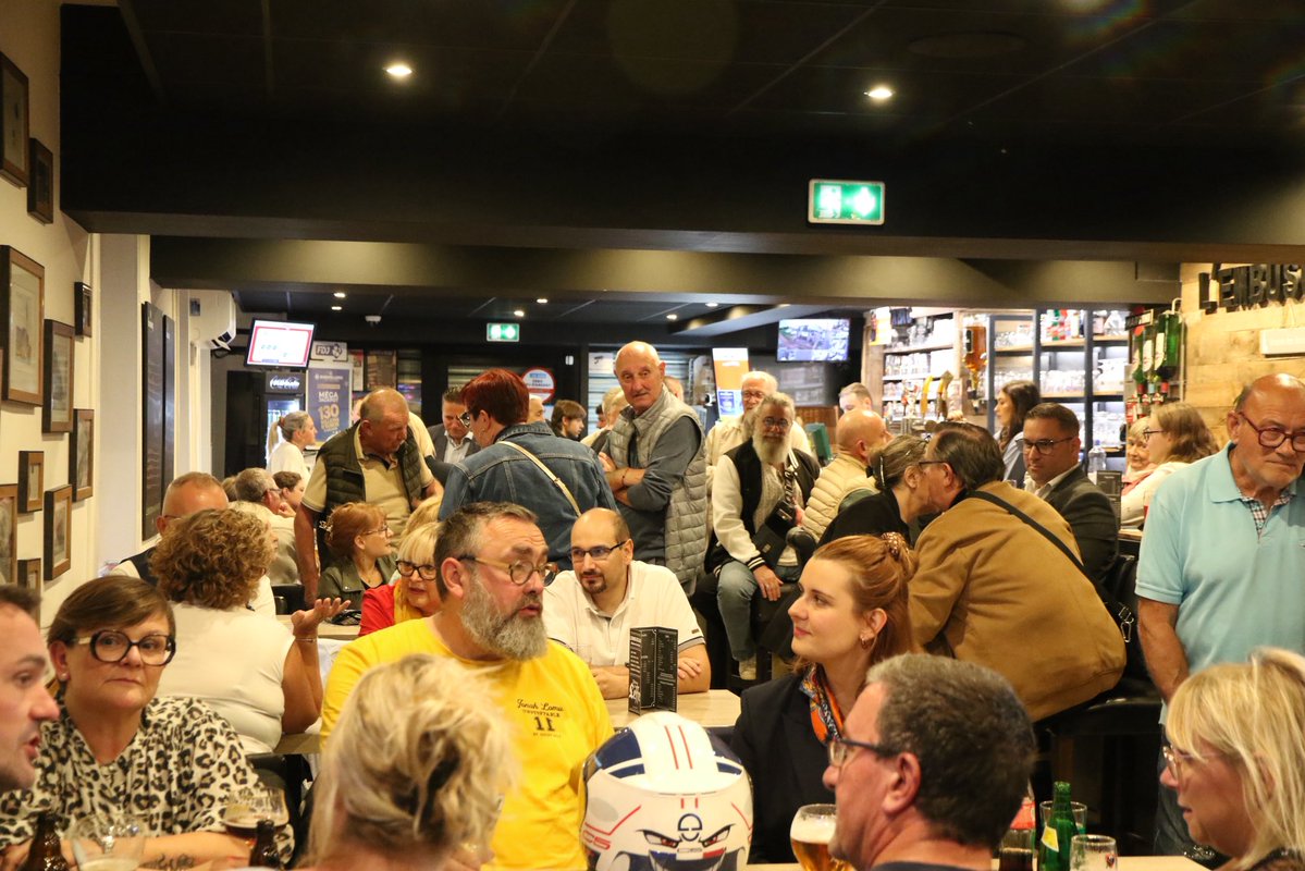vcatteau_'s tweet photo. Magnifique afterwork de rentrée du Rassemblement National de la 5ème circonscription du Nord à #AllennesLesMarais ! 

Près de 100 militants réunis, une salle pleine et une énergie au rendez-vous autour de @MLP_officiel et @J_Bardella. https://t.co/irEUWYKIjZ