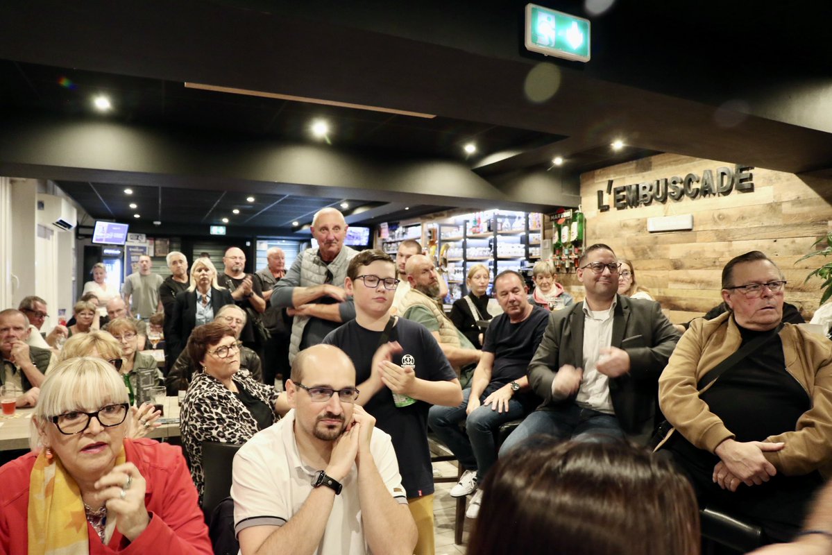 vcatteau_'s tweet photo. Magnifique afterwork de rentrée du Rassemblement National de la 5ème circonscription du Nord à #AllennesLesMarais ! 

Près de 100 militants réunis, une salle pleine et une énergie au rendez-vous autour de @MLP_officiel et @J_Bardella. https://t.co/irEUWYKIjZ