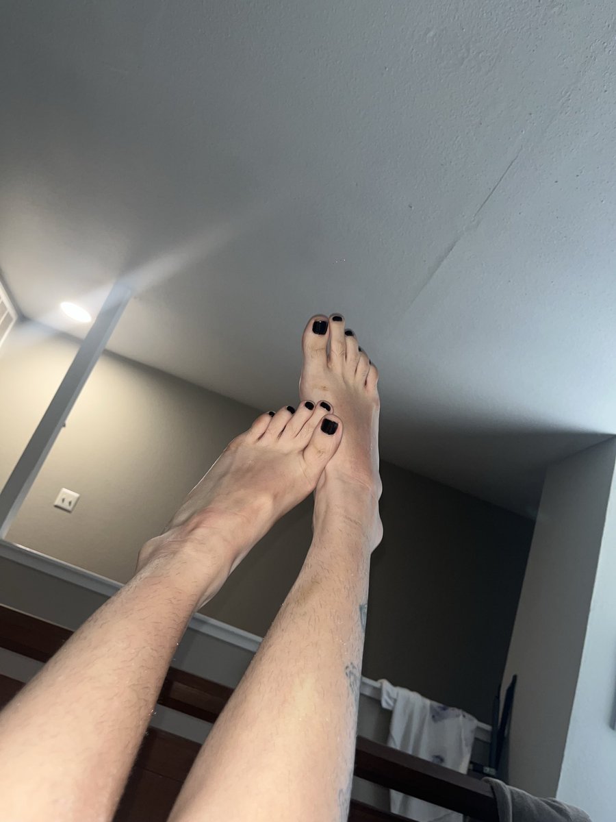 neeksafreek's tweet photo. Hungry for wingstop whos gonna pay for it in my cashapp 
#findom #onlyfans #feetworshi̇p https://t.co/AMvs2zDEDv