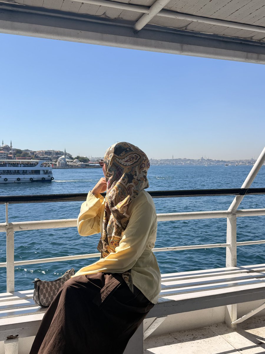 Ervaztss's tweet photo. Yellow and blue https://t.co/cX0s0U4b2j