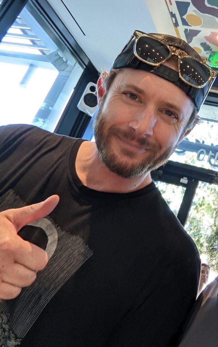 holywaterdean's tweet photo. i fear Jensen in a backwards cap will have me in a chokehold for the rest of my life https://t.co/7Td28dqvvH