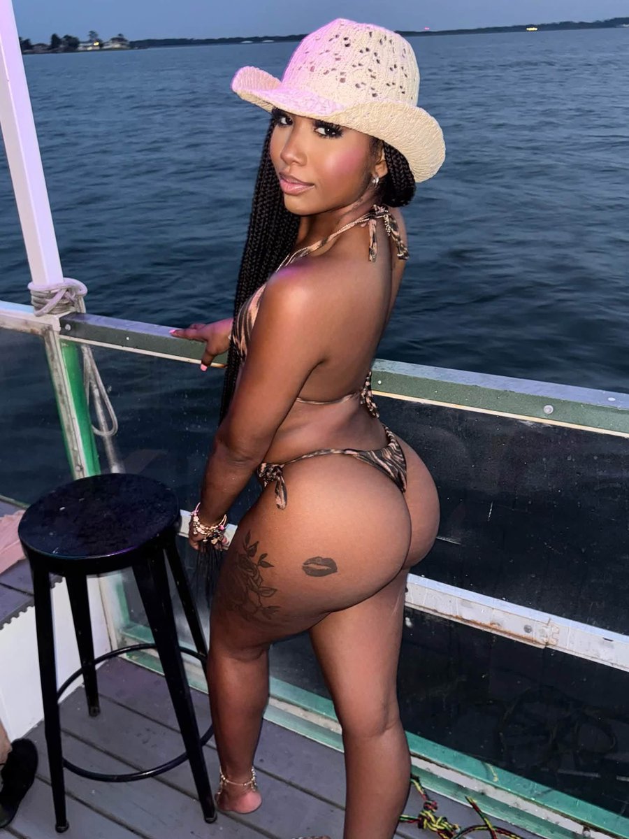 browny44's tweet photo. Bubble booty black Thot made for big dicks #candid #candidass #thot #bop #hs #whore #bbc #black #Blackthot #ebony #bigdicks #glocks https://t.co/jeSH5j2RkS