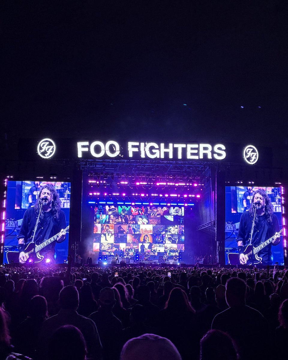 mywayjay_'s tweet photo. This has been probably my favorite music month ever. 3 festivals. First time seeing: Foo Fighters, Sierra Ferrell, The Pretty Reckless, The Warning, The Fray, Gary Clark Jr., and several more. So fun! https://t.co/hEuQu9adVw