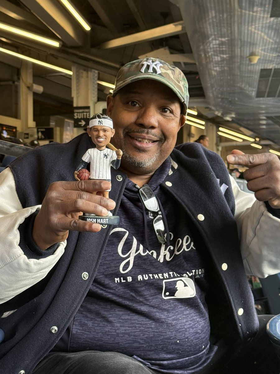 _the6thman's tweet photo. Shoutout to @gregarmstrong01 who is part of our Knicks council with the #FanAdvisoryNetwork he suggested the idea of a cross collaboration activation with the Yankees council months ago.
Citing Josh Hart Bobblehead Night as a great opportunity to bring both fan bases together.. https://t.co/b7uhThYkMy