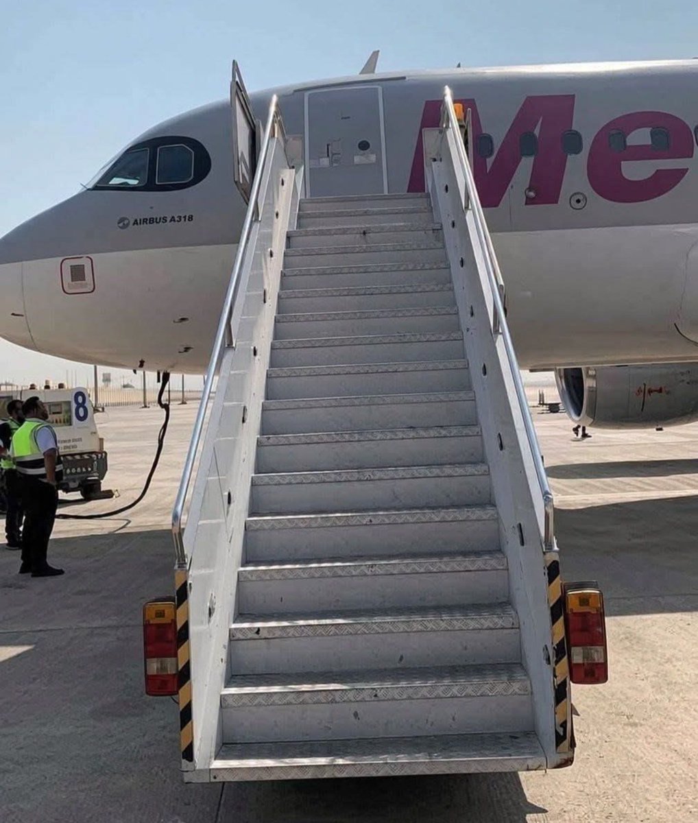 Juzef75's tweet photo. بأوامر الحاكم العسكري لل��راق، الأمريكي توم باراك حفظه الله ورعاه، ونكاية بالذيول العراقيين الدودكية

إدارة مطار النجف الدولي تمنع المسافرين من ركوب الطائرة الإيرانية التابعة لشركة معراج وتجبرها على ال��ودة إلى مشهد فارغة من الركاب.

بعد ماكو مهمد سوات 

عراق بلا ظلال https://t.co/AeUiAj4rzF