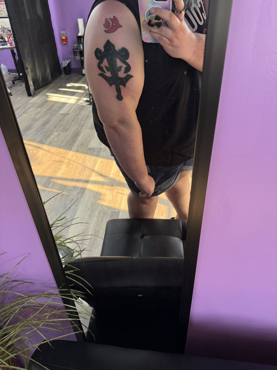 Moriarty_Star's tweet photo. And with that, my Sanders Sides tattoos are done! ... for now. Got color in Remus's logo!

(Tagging @ThomasSanders for a follow-up from Dragon Con!) https://t.co/2yHdRnZr2X