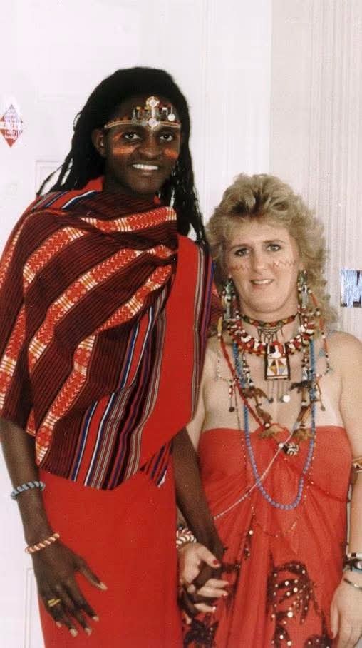 andrewc44104127's tweet photo. A woman from Leeds who dumped her husband and abandoned her three children after falling madly in love with a Maasai warrior in Kenya has been left CRESTFALLEN after he ended their marriage shortly after securing permanent residency in the UK https://t.co/0PNtmspAug