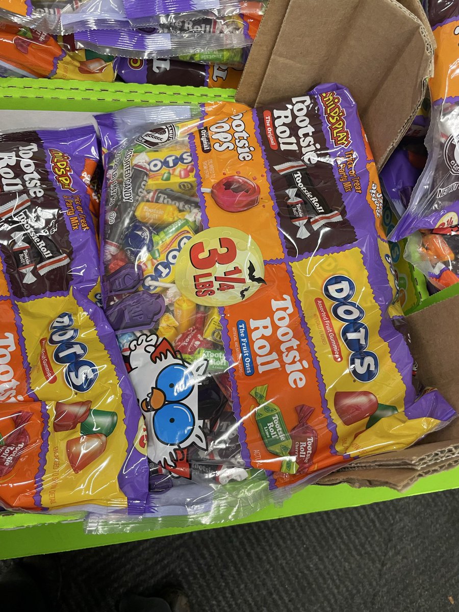 scrotumlicker22's tweet photo. $12.98 for dis bs candy🤢
we trying to kill them kids😂😂
#fukthemkidss https://t.co/cQZjehrTuQ