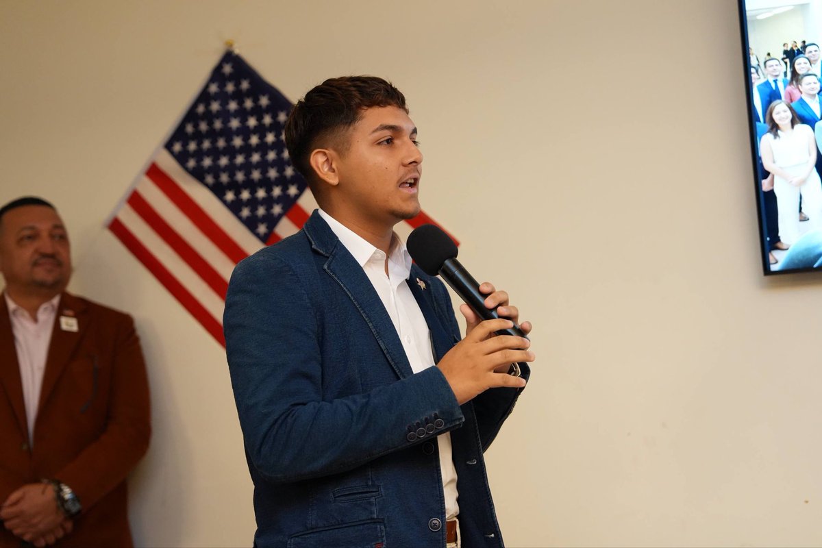 delegates51's tweet photo. La juventud respondió al llamado de la Delegación Extendida con preguntas, ideas y ganas de participar. Escuchar sus perspectivas nos recuerda que hablar del futuro de Puerto Rico también significa dar espacio a quienes vivirán sus próximas etapas.

Gracias a cada joven que llegó https://t.co/IPYS5GKGjg