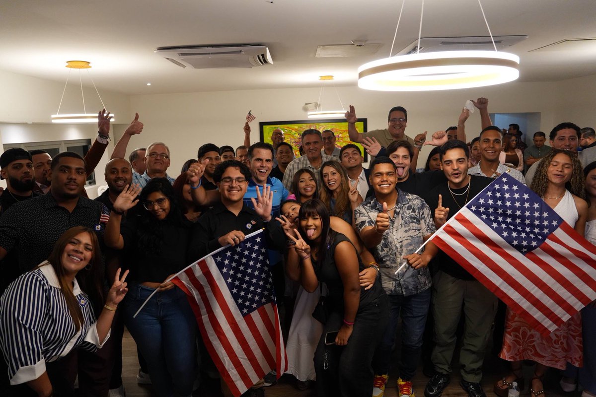 delegates51's tweet photo. La juventud respondió al llamado de la Delegación Extendida con preguntas, ideas y ganas de participar. Escuchar sus perspectivas nos recuerda que hablar del futuro de Puerto Rico también significa dar espacio a quienes vivirán sus próximas etapas.

Gracias a cada joven que llegó https://t.co/IPYS5GKGjg