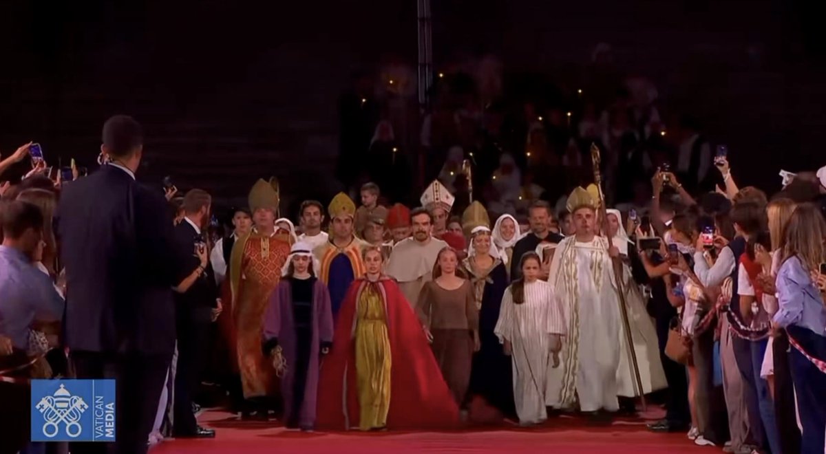 timothy_stanley's tweet photo. The Pope's message to France: you are a Christian country, now act like it! 

These ceremonies are astonishing. The revival is real and beautiful. https://t.co/jG29B1VQkk