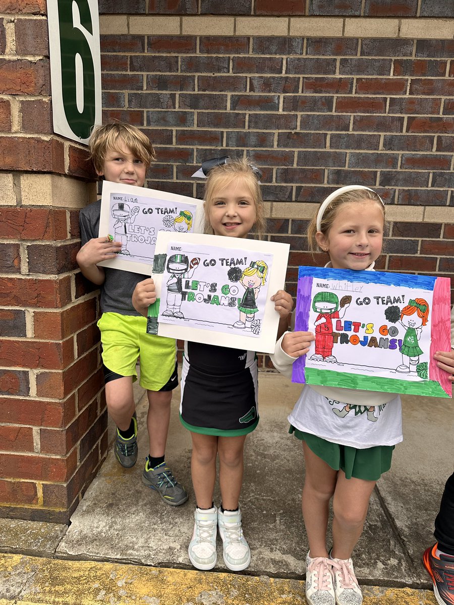 CrockerMama's tweet photo. We enjoyed the homecoming parade and cheering for the Trojans @MVESGainesville ! #funinfirst https://t.co/IN2K7adfRR