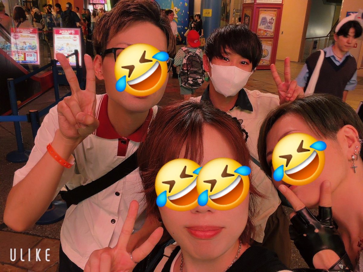 suk00002's tweet photo. 今年も職場のみんなとハロウィンオールナイトしてきた😻
ショー当たったし疲れたけどまた来年もいけたらいいな😻 https://t.co/PnwpkjIf8U