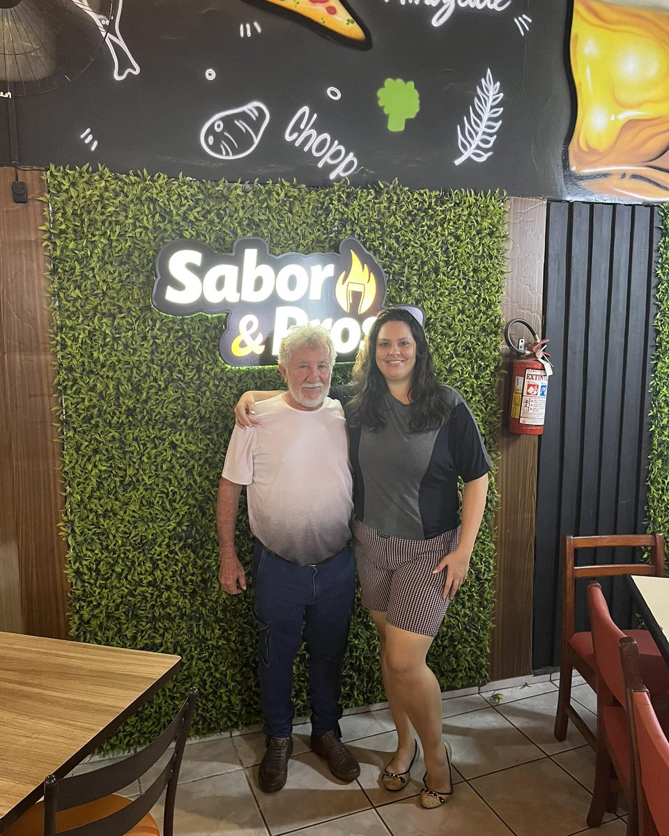 thisilva99's tweet photo. Parabéns, pai! Que Deus lhe dê muita saúde e força. Sei que o momento é difícil, mas tenho orgulho da sua coragem e de como tem enfrentado tudo. Estamos juntos pelo nosso bem maior. Feliz aniversário e obrigada por tudo. https://t.co/SaQ6CYzVUE