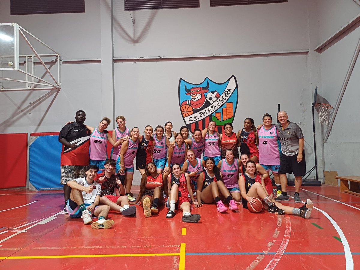 dasaliz's tweet photo. Derbi amistoso de muchos kilates ⛹️‍♀️ nuestras Senior y Mom's Team Rojo @CDJPuertaOscura nos han regalado un bonito espectáculo 🏀🤩
Pasión sin edad, esfuerzo sin límites 💪 el talento evoluciona, la entrega no prescribe ❤️
#MomsAlRojo 🔥
#SiempreJuntas 🫂 https://t.co/qgGaNwbuIR