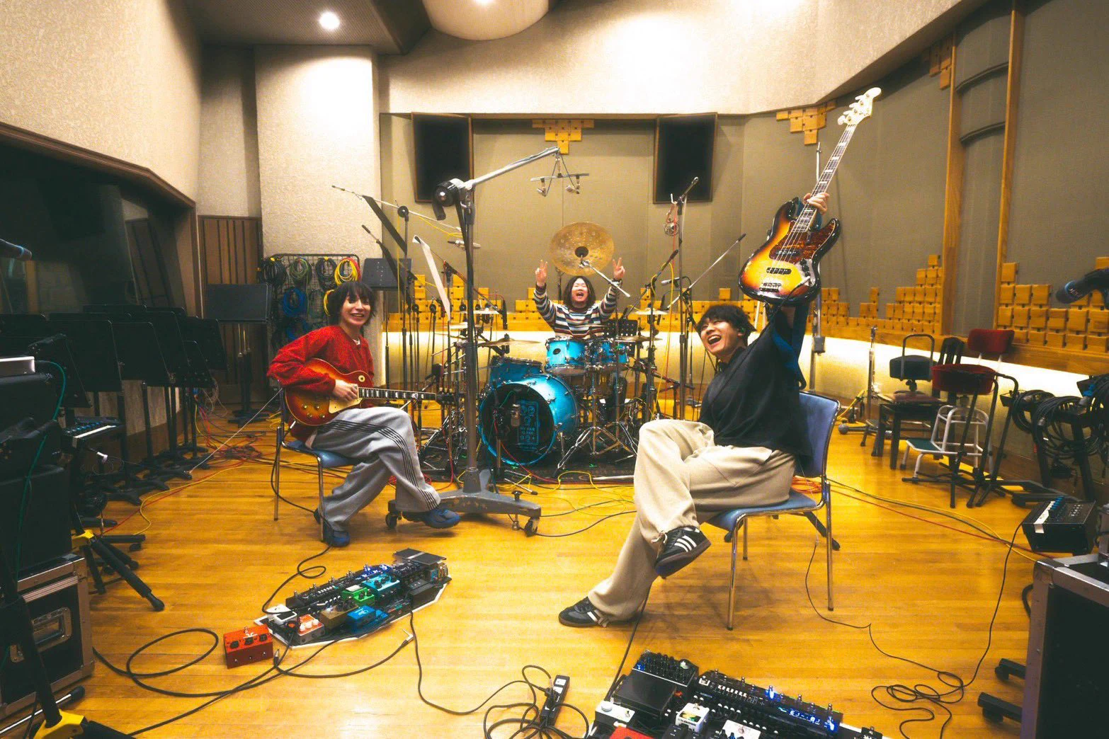 FM802 on X: 