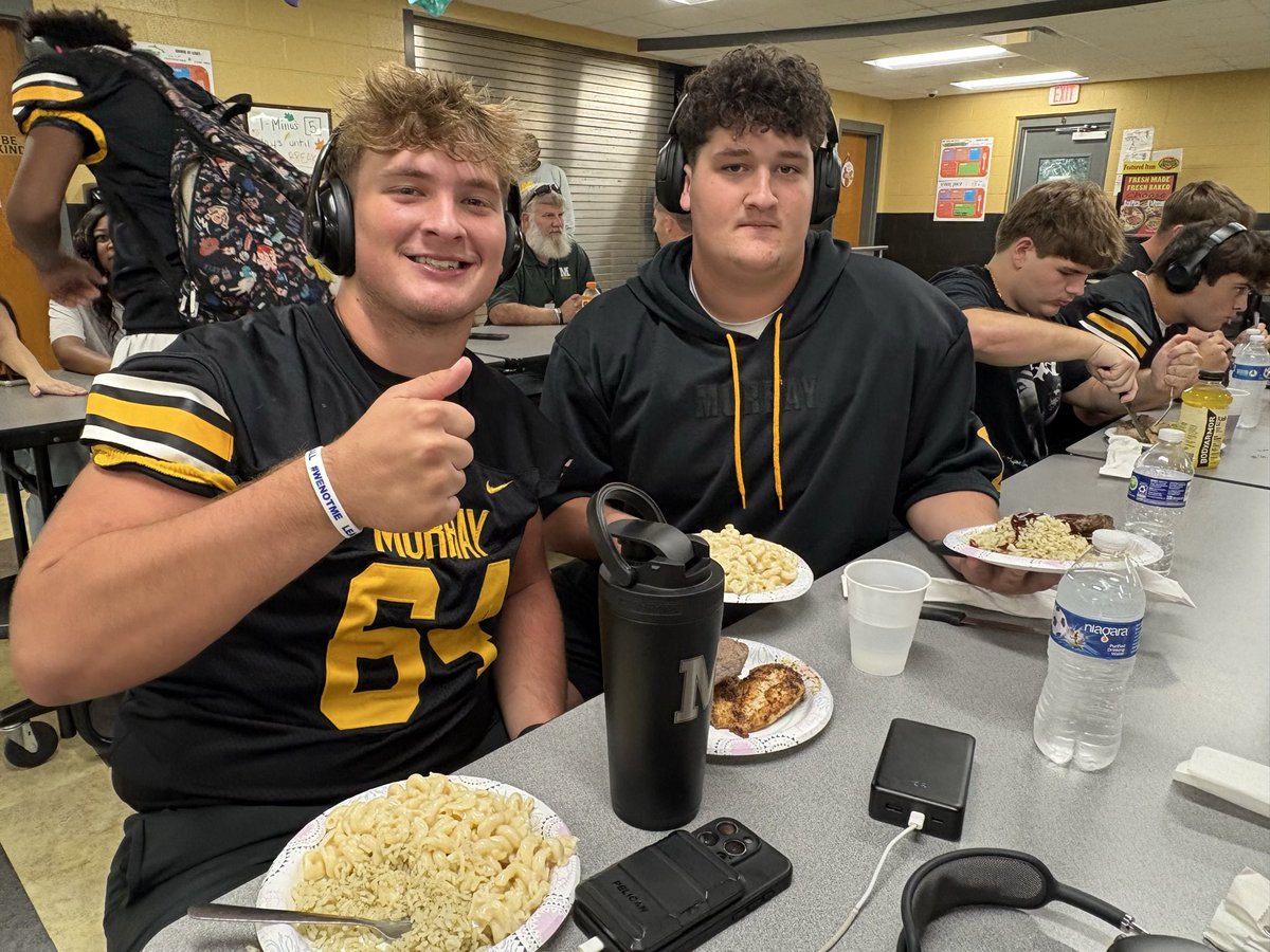 MurrayQBClub's tweet photo. Appreciate @moorsresort for sponsoring tonight’s pregame meal for our guys. Thank you! #wehunttogether #community https://t.co/9uBHnvrE2T