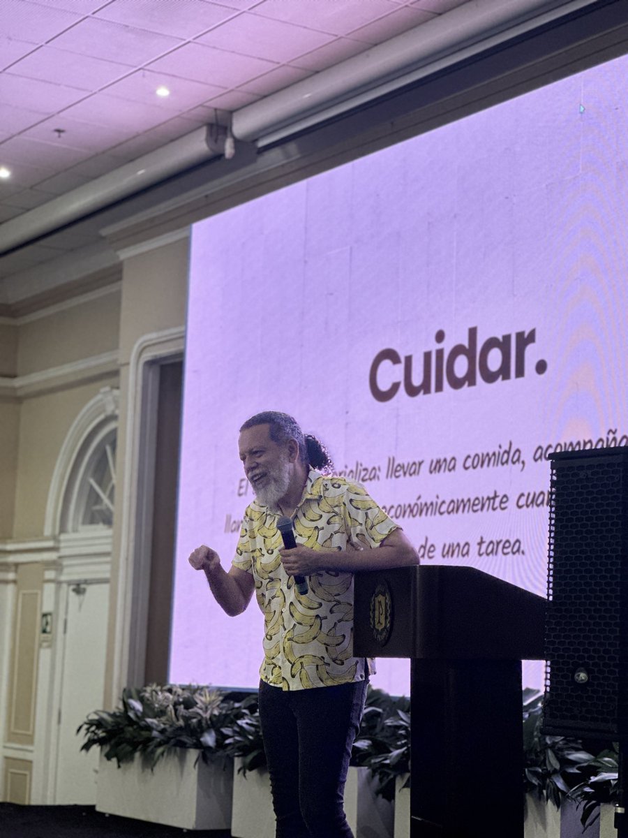 PLinero's tweet photo. Conferencia “Amar es Ganarlo todo”. Con la @alcaldiabquilla @SecSaludBAQ todas las bendiciones. @AnaMariaAljure #Chatlemos Gracias por tanto cariño. @alcymb @brandondejesusb https://t.co/i2HvgQmfaX