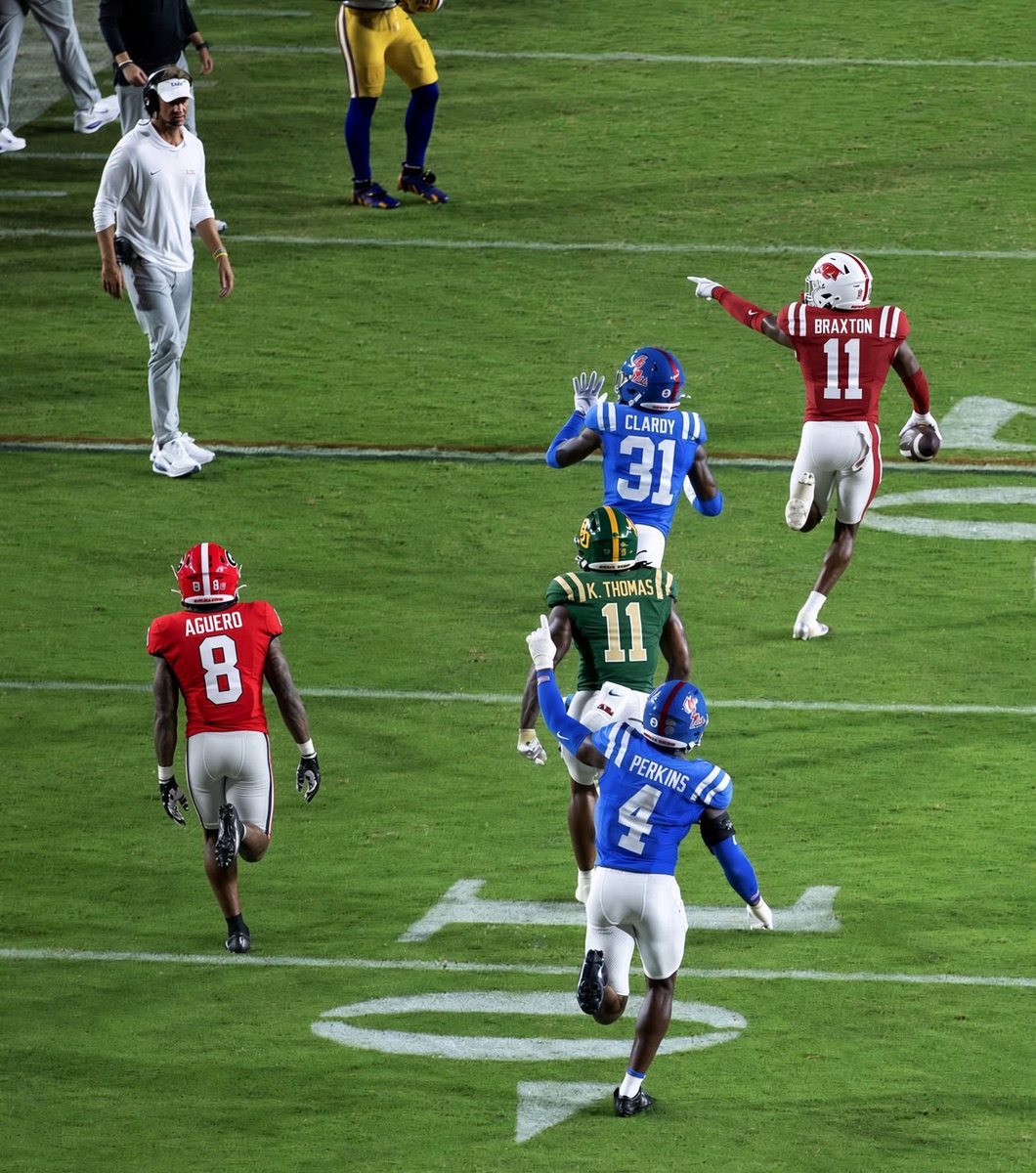 Dbrentley's tweet photo. @ClayTravis @actionshotabby https://t.co/BKHHjte1Nr