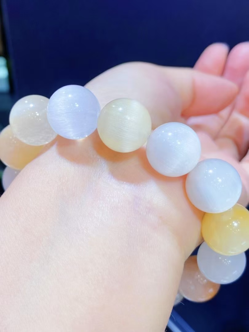 KurtisHusobjd's tweet photo. Aprende a hacer pulseras tejidas con lana colorida fácilmente, ideal para regalar en este otoo. ， https://t.co/CxvpL6A2TN