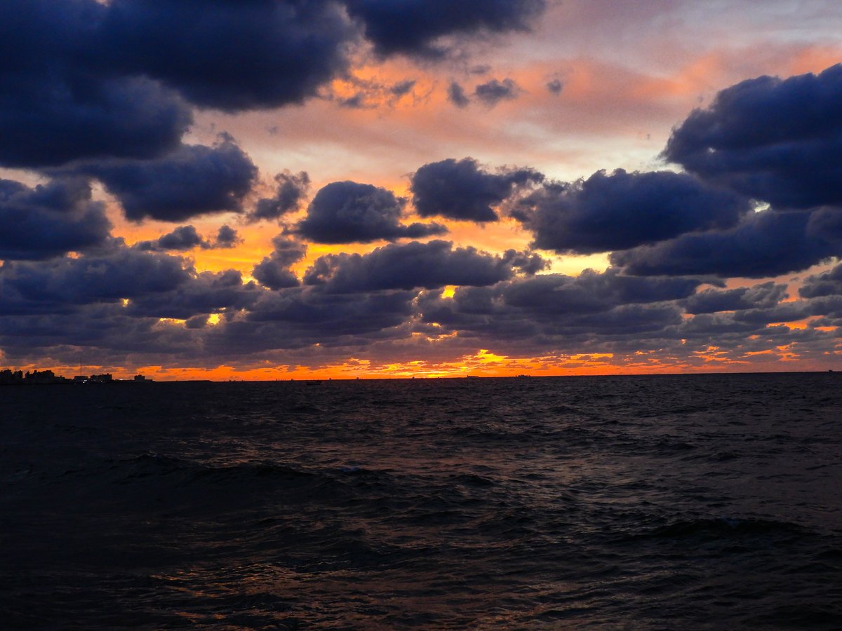 CODEX400's tweet photo. النظر إلى السماء شفاء ❤️ 
Today's sunset https://t.co/Ewcw2YaRMQ