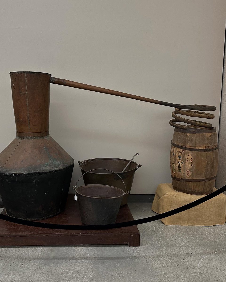 WallaceStegkd's tweet photo. Spent an engaging afternoon at the “Glass from the Past” exhibit, learning about Chattanooga’s little-known glassmaking history and how a local company is upcycling that legacy. Thanks for the invitation, @sujeel! https://t.co/eXKcPzYr2J