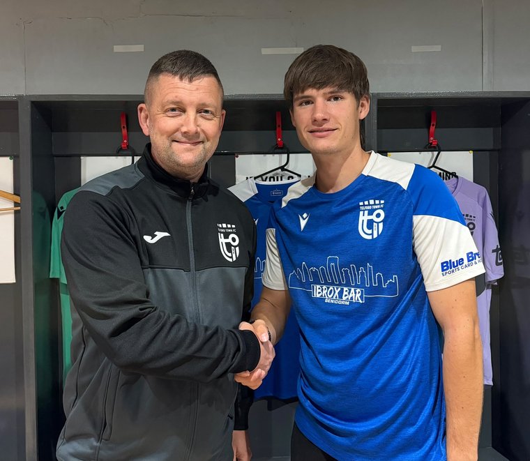 TelfordTownFC's tweet photo. TELFORD TOWN SIGN TYLER BISHOP
https://t.co/vfGOue65ai https://t.co/pFvBiD5OxG