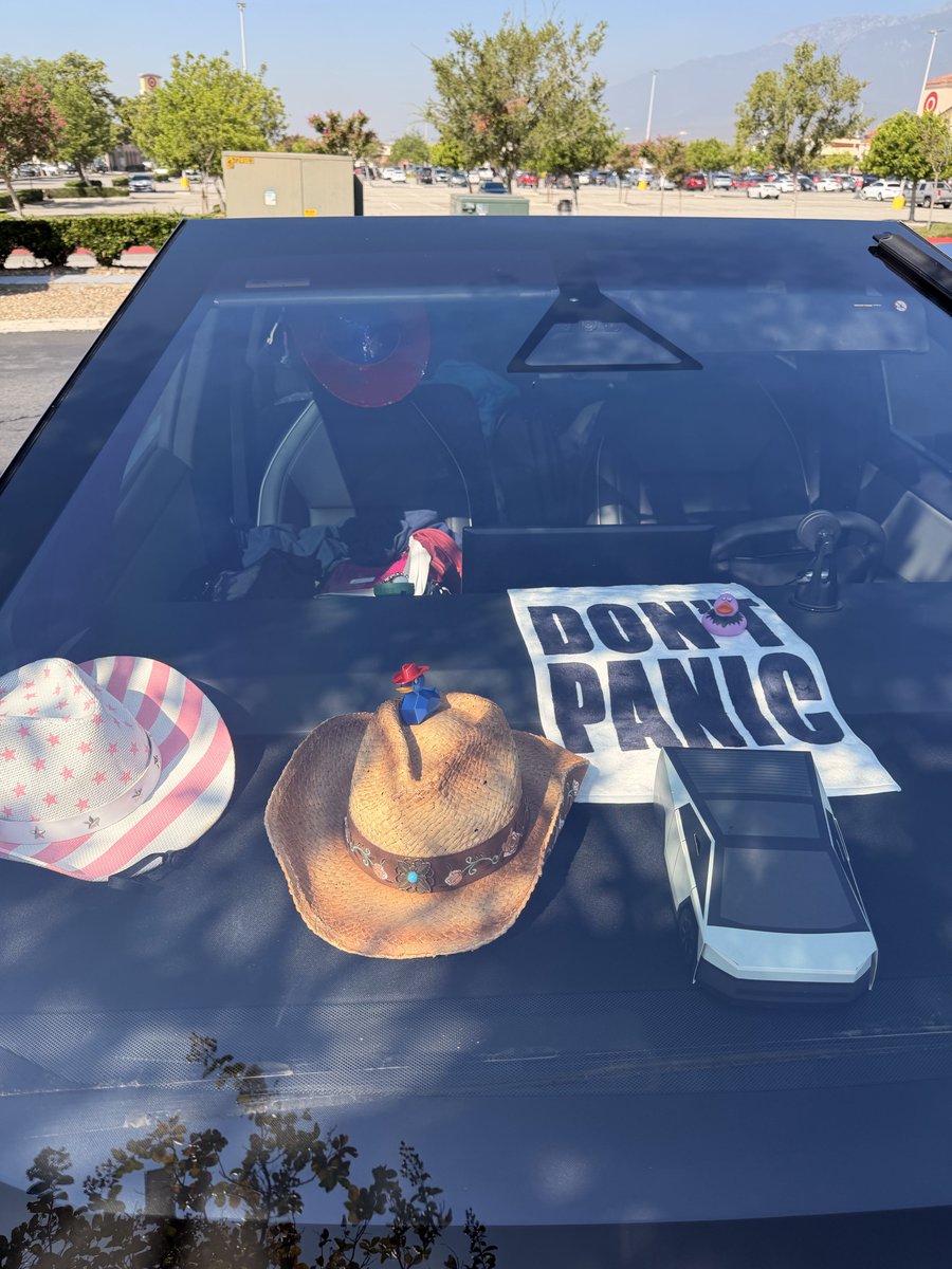 laughingorgasm's tweet photo. Joined @TeslaClubSoCal for #ZERORun 
Got my number #42 of course.
Trying for some unique images on this trip.
@DinerDash2026  
Side quest! https://t.co/3oGmQjSY3y